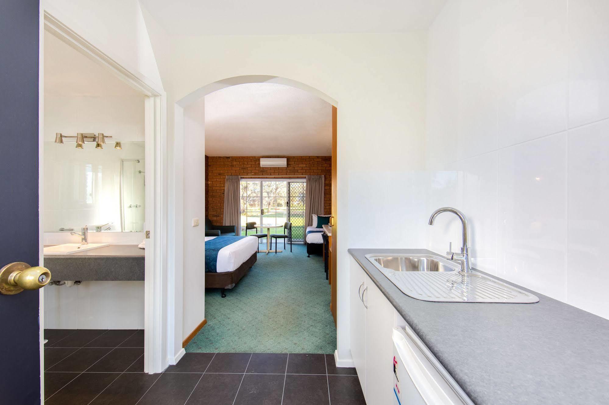 Thurgoona Country Club Resort Екстериор снимка