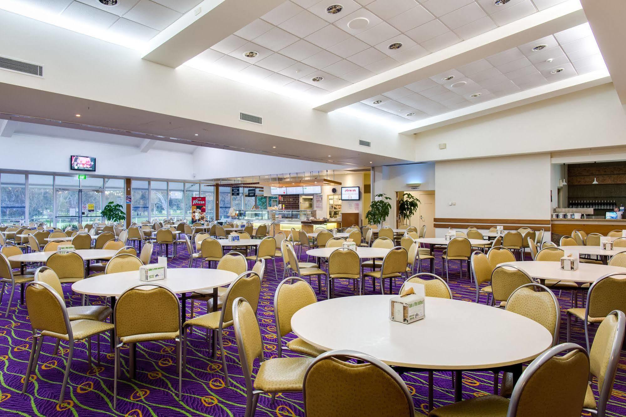 Thurgoona Country Club Resort Екстериор снимка